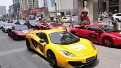 图解：埃贝尔与赫内斯因健康原因缺席拜仁与圣保利比赛现场